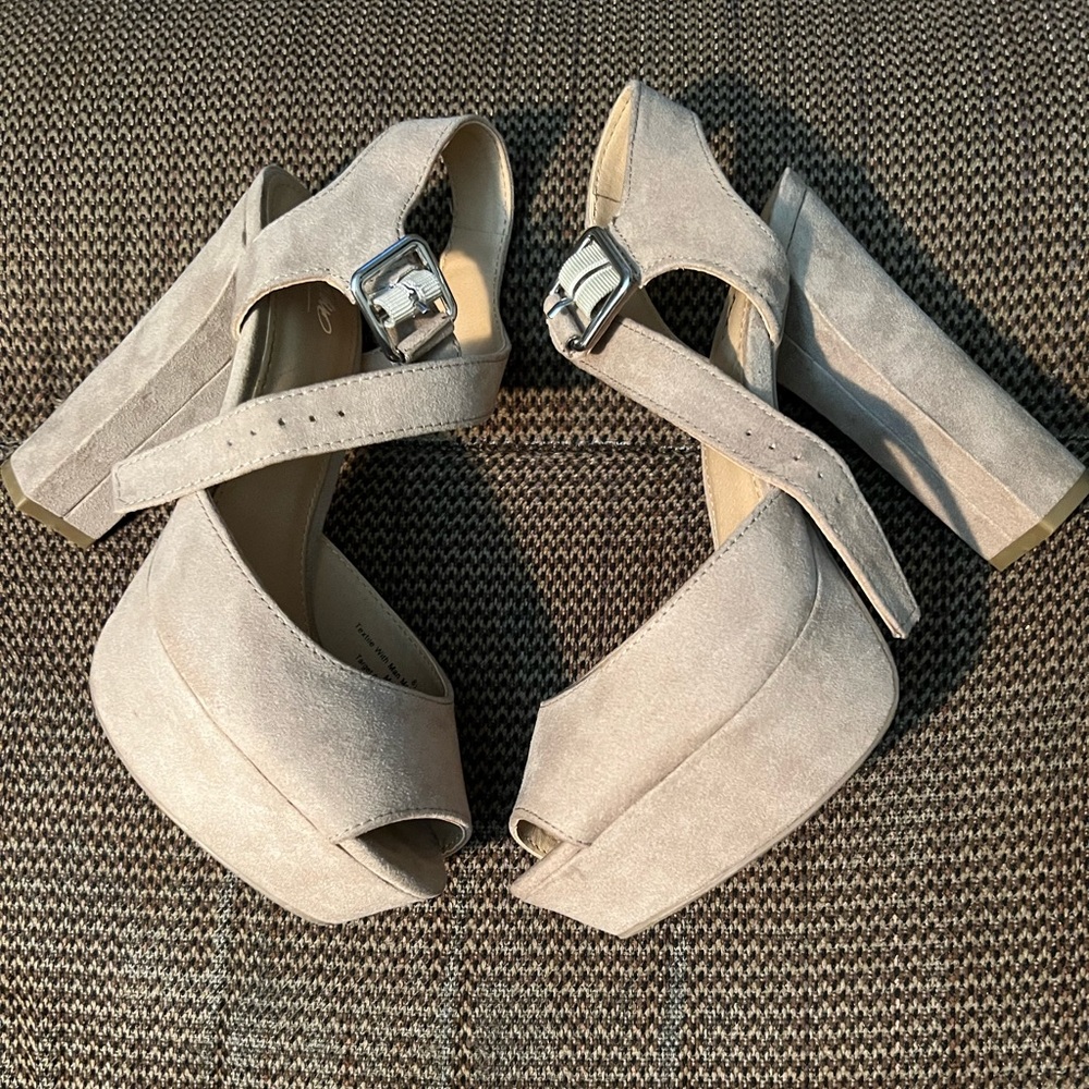 Mossimo Coco Taupe Heels